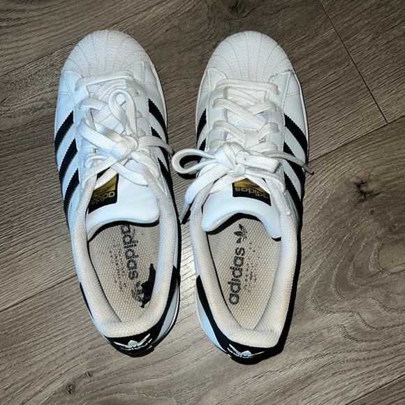 Adidas Super star shoes - Picture 2 of 6